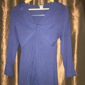 V neck long sleeved shirt